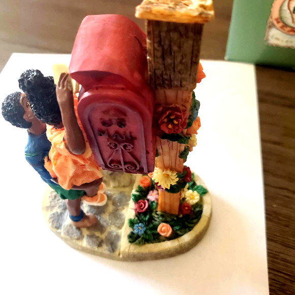 Vintage '97 Treasures of the Heart Figurine - Picture 8 of 13